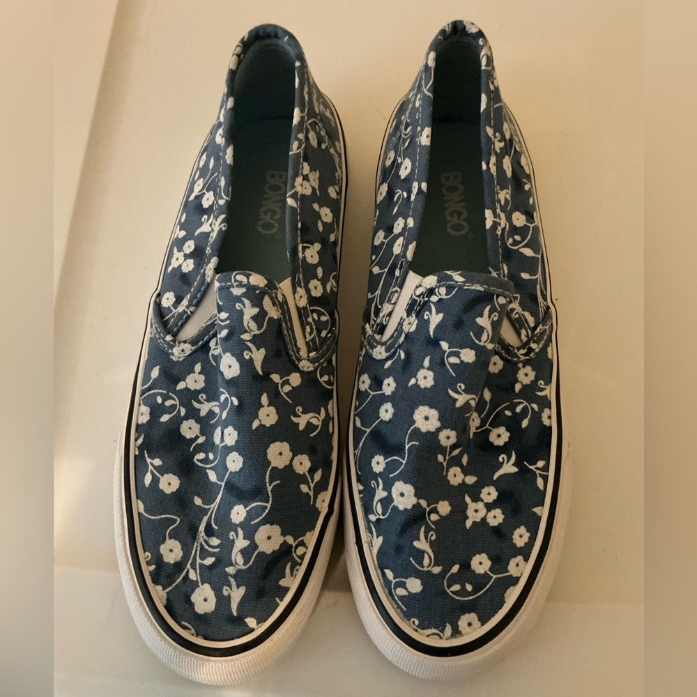 Bongo Blue & White Floral Women’s Slip-ons- 8M